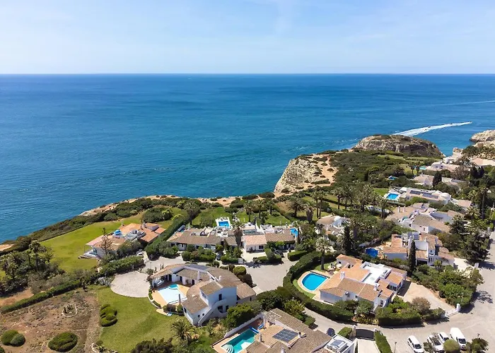 Casa Igreja فيلة كارفويرو